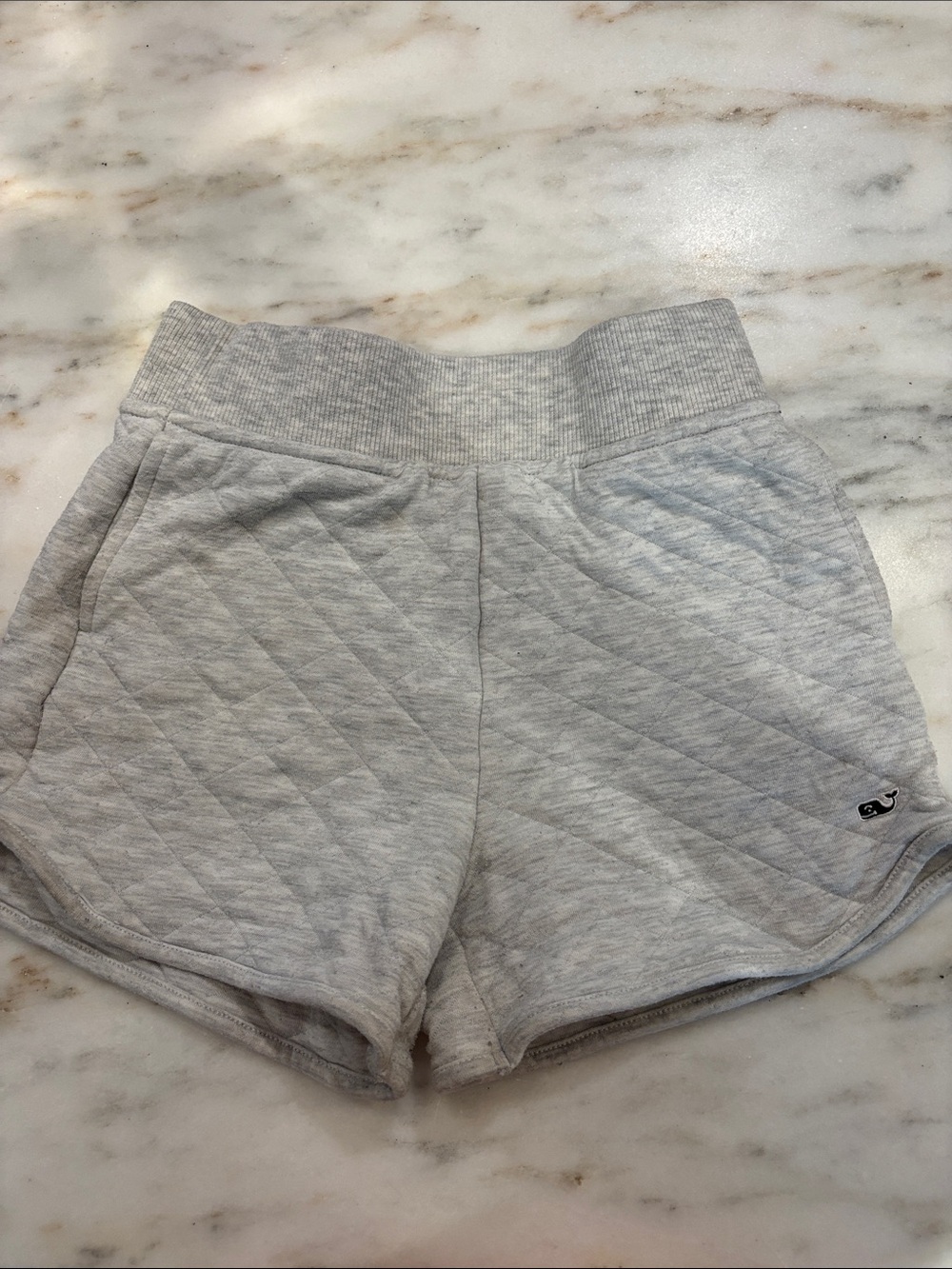 Vineyard Vines girls grey quilted shorts M (10-12)